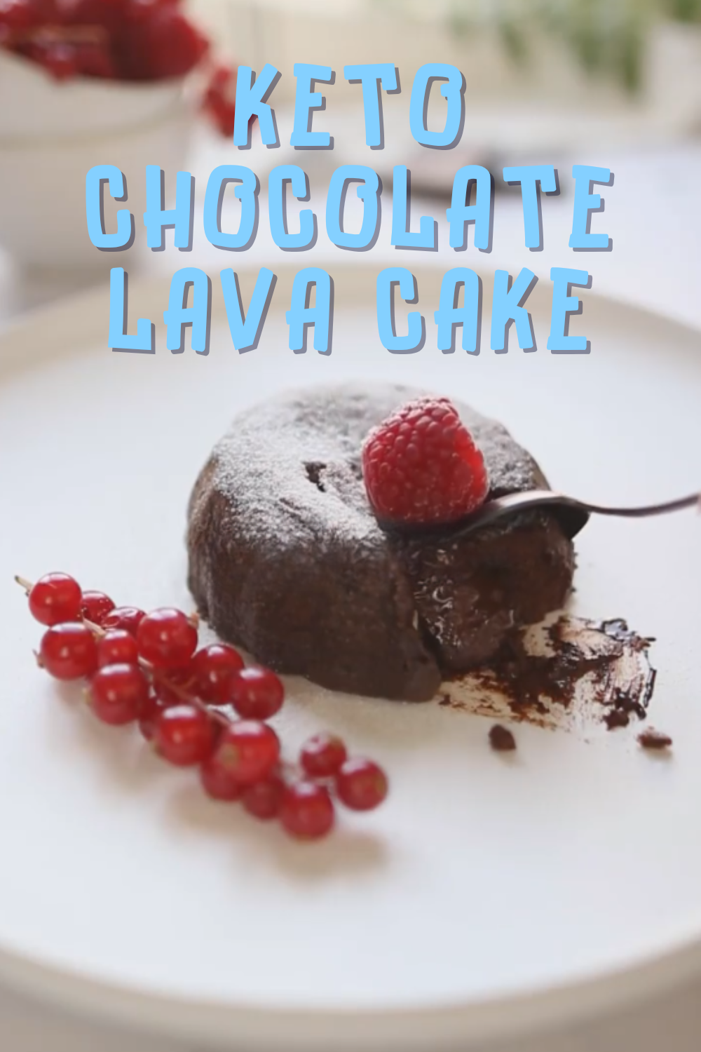 KETO CHOCOLATE LAVA CAKE – ONLY 5 INGREDIENTS!